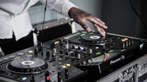 DJ
